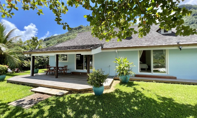 Cook's Bay Villa | Villa Ohana - 4BR Beachfront Villa