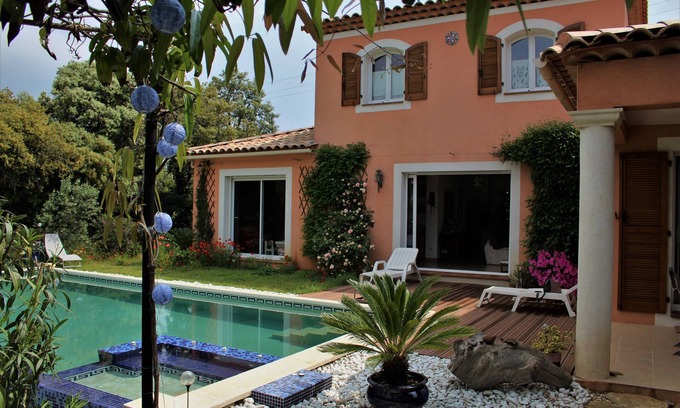 Six-Fours-les-Plages Villa | villa on terraced land planted with beautiful pool/spa, 1km from the sea