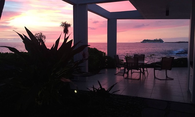 Kailua-Kona Villa | Villa On The Ocean - One Of Largest Condos On Alii Drive. Directly Oceanfront.