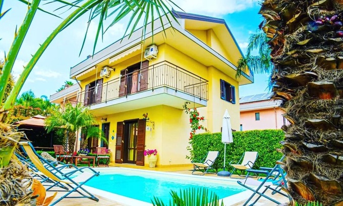 Santa Venerina Villa | Villa on the slopes of Etna, garden and pool for the exclusive use of guests.