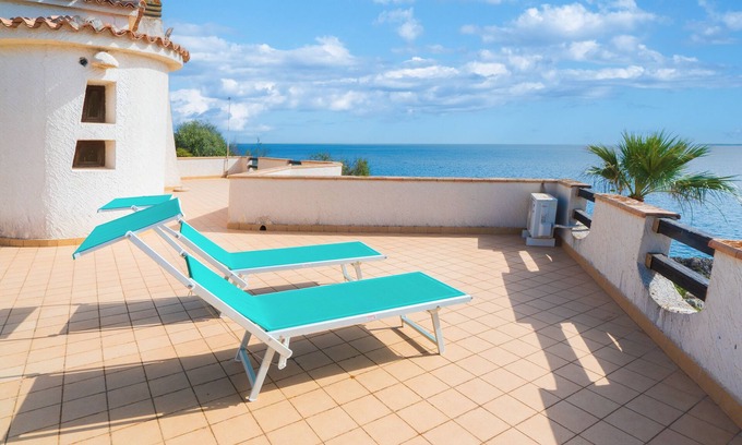 Plemmirio Villa | Villa 'Onice Sul Mare' with Sea View, Wi-Fi and Air Conditioning