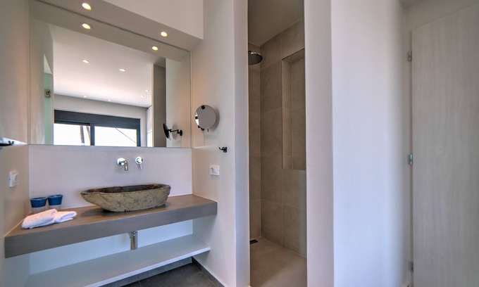 Mariou Villa | Villa Oniriko - Three Bedroom Villa, Sleeps 6