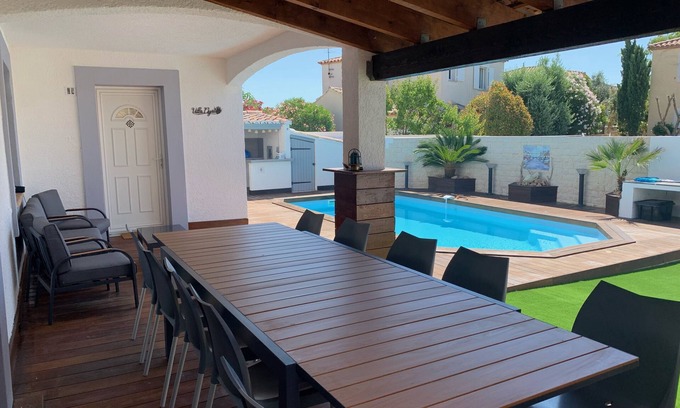 Le Grau-Du-Roi Villa | Villa Oyat- family villa with pool and barbecue