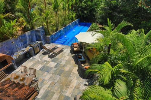 Quepos House | Villa Palmeras with jungle views pool near MA