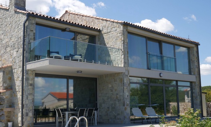 Vrbnik House | Villa Paradise with pool and sea views, beautiful, 7 people