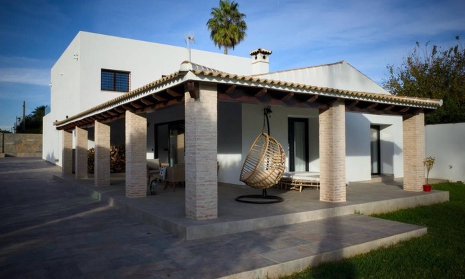 Sanlucar la Mayor Villa | Villa Paraíso, luxury and relaxation 15 minutes from Seville.