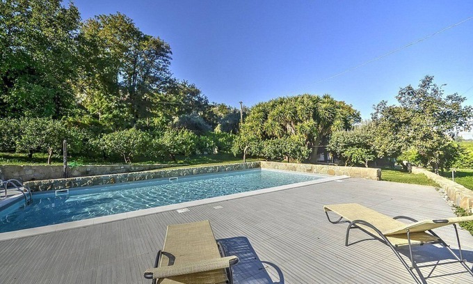 Mirto House | Villa Pascal C: A characteristic and welcoming apartment that is part of a villa surrounded by meadows and by green hills, with Free WI-FI.