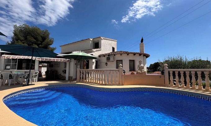 Urbanitzacio la Fustera Villa | Villa Peonia Summary: