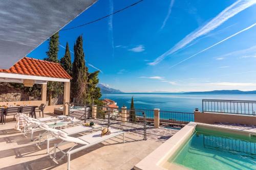 Pisak Villa | Villa Perla Blu with 4 bedrooms, heated pool, jacuzzi, 50m from beach
