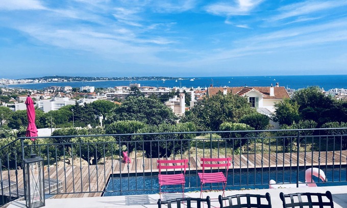 Golfe Juan Villa | Villa Pinson Cannes with stunning views over Cap d'Ántibes