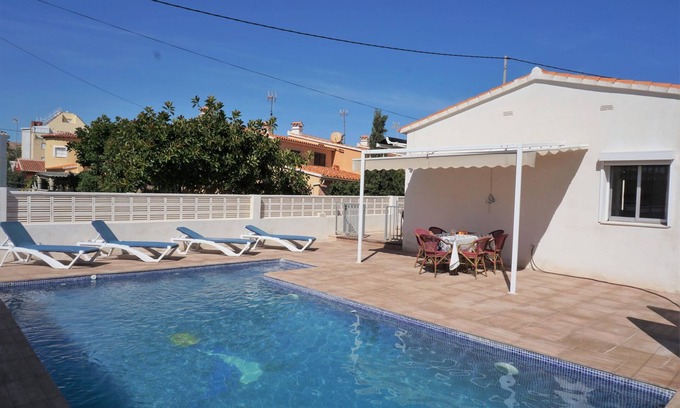 Almadrava Beach Ski Chalet | Villa PLAYA AZUL two steps from the beach in Els Poblets