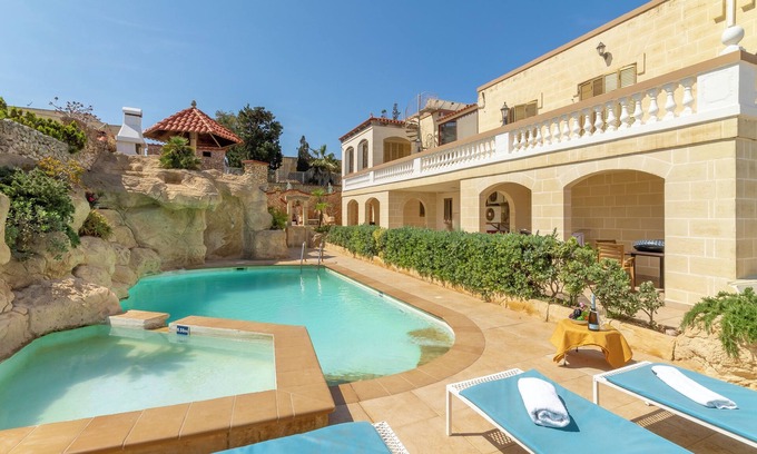 Santa Maria Estate Apartment | Villa & Pool 1 Mellieħa Bay Retreat, Mellieha, Malta