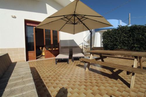 Posto Rosso House | Villa Posto Rosso vista mare by Apulia Home