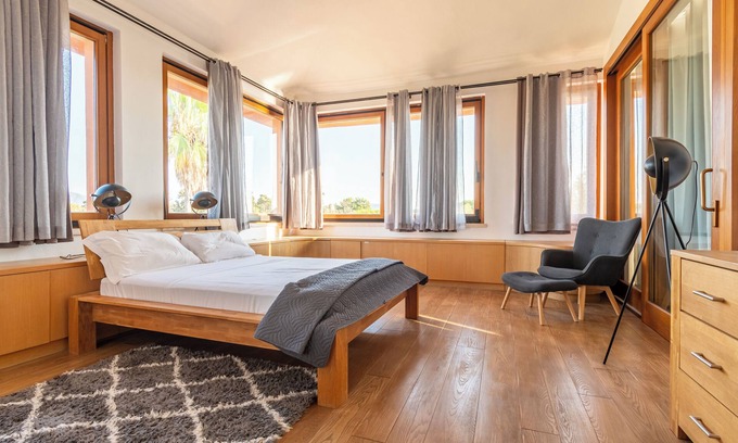 Nora Villa | VILLA PRAESIDIUM, a unique waterfront property with beach access and splash pool