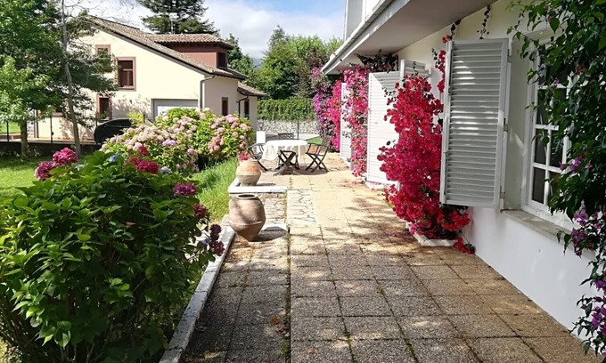 Andrin Ski Chalet | Villa privada en Llanes con gran jardín.