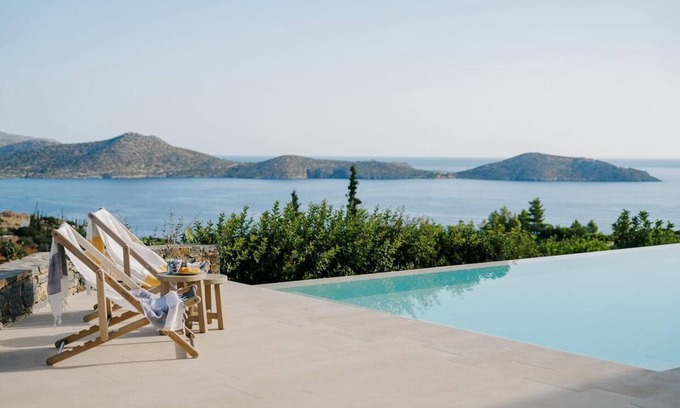 Agios Nikolaos Villa | Villa Queen with a heated pool