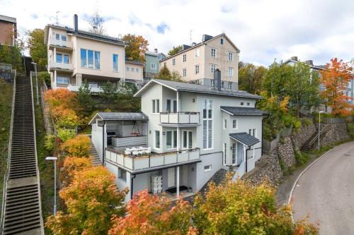 Tampere Apartment | Villa Rajaportti 1st&2nd floor Loft with lakeview and free front door parking with electric car plug