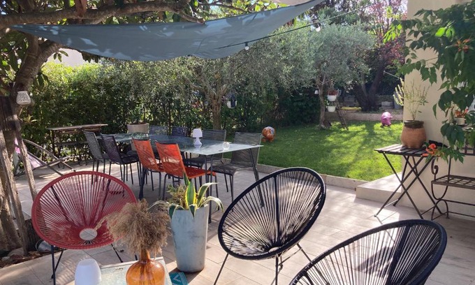 Volx Villa | Villa refaite à neuf sur jardin arboré