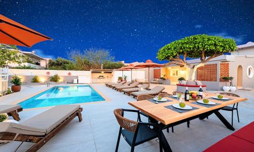 Paralia Kourna Villa | Villa Remezzo Heated Pool, Beach Side