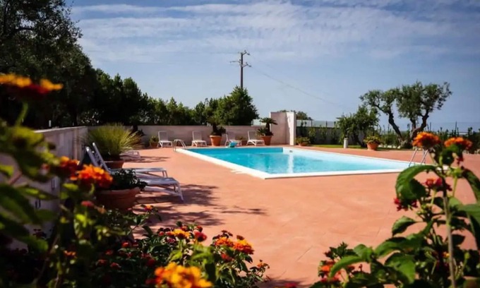 Turi Villa | Villa "Resta with Pool and Spa", Sea View & Wi-Fi