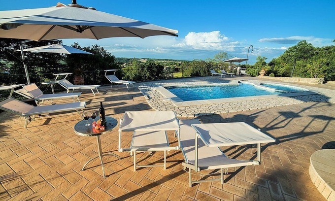 Montefiascone Villa | Villa Rinalda Grande: A bright and cheerful four-story villa located on top of a small hill, with Free WI-FI.