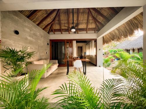 Saladita Villa | Villa Rincón del surf, 50m spot surf, AC, Starlink, Alberca, Terraza, La Saladita