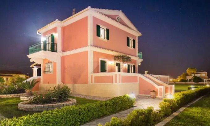 Lusaka Bed & Breakfast | Villa Rose lovely, spacious, low density area, near major malls, with a pool