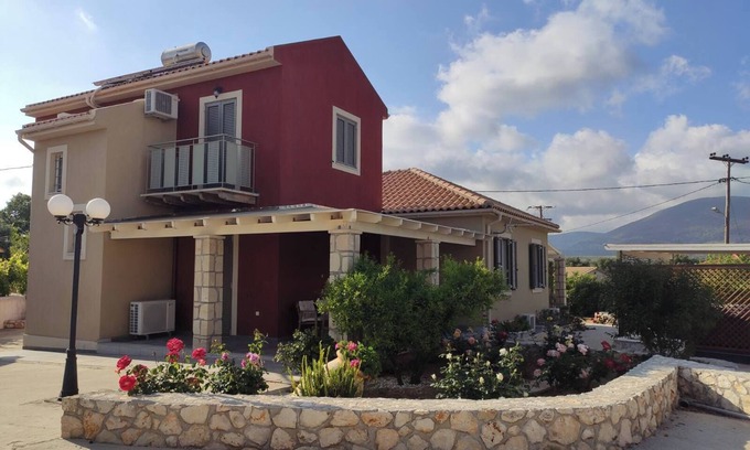 Leivathos Villa | Villa 'Rose' with Mountain View, Wi-Fi and Air Conditioning