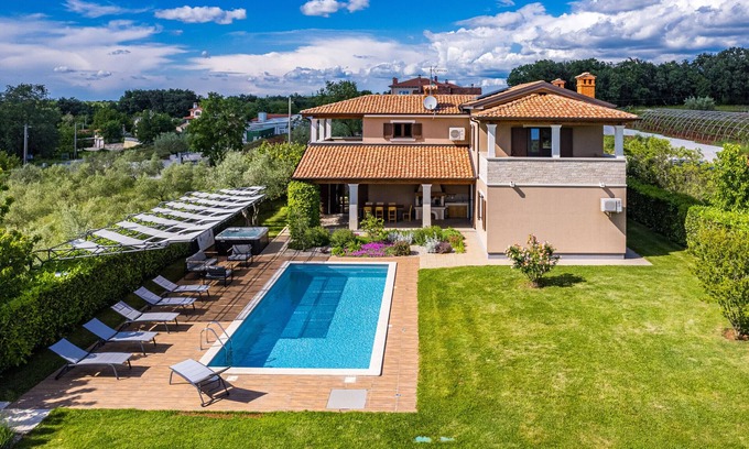 Jakovici Villa | Villa Roza in Central Istria with whirlpool and playground for kids - pet friendly