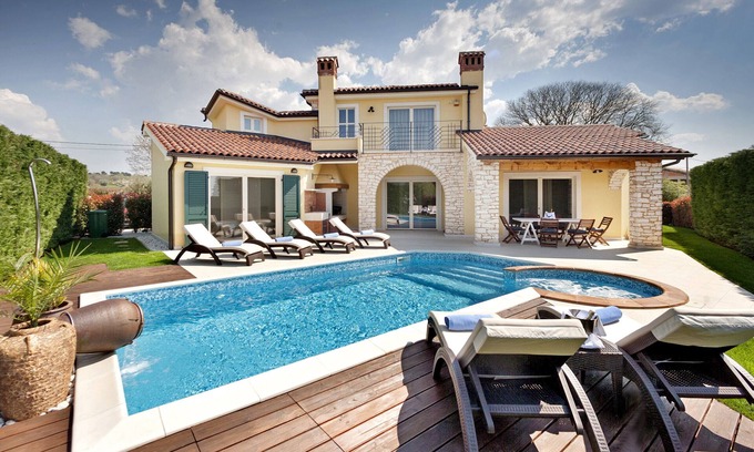 Labinci Villa | Villa Santa Domenica near Poreč with play room, beautiful tavern & garden