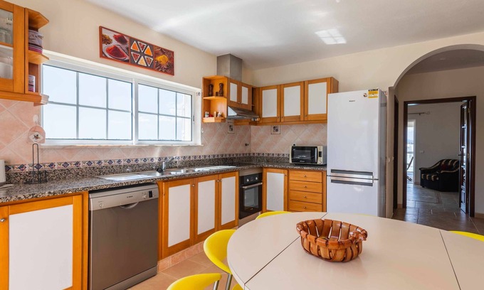 Pera House | Villa Santos by Gabi Miguel