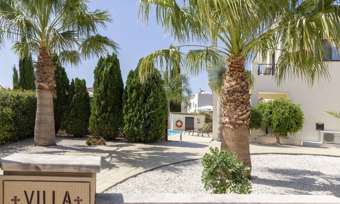 Kouklia Villa | Villa Saphrini - a villa that sleeps 6 guests in 3 bedrooms