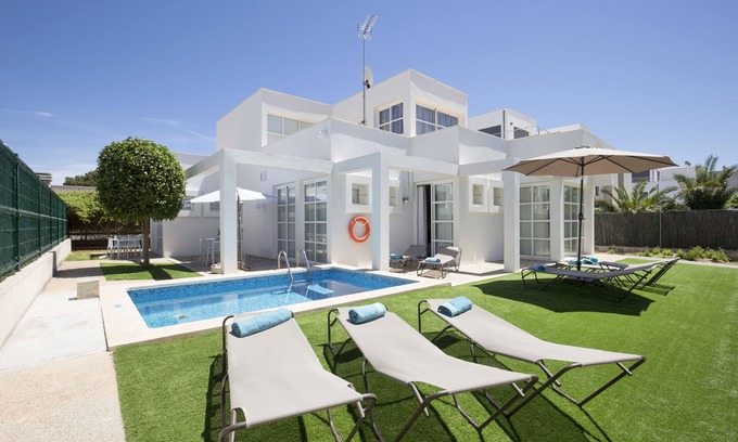 Can Picafort Villa | Villa Savina with free wifi, air conditioning and pool.