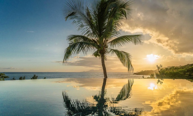 Saint-Francois Villa | Villa Sea Front overlooking the sea, with infinity pool overlooking the sea