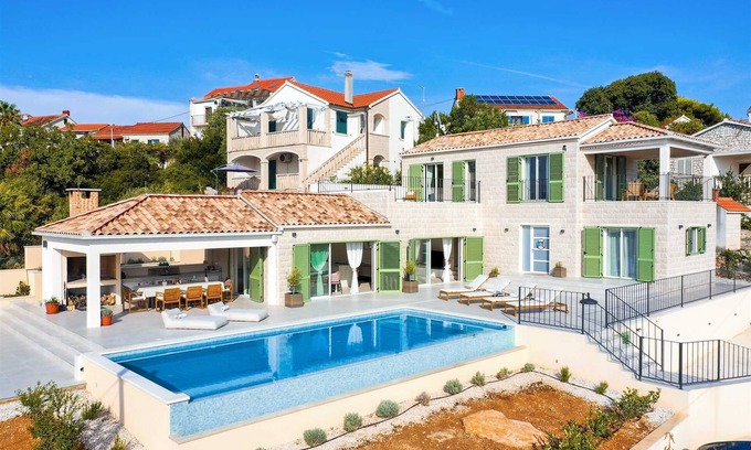 Splitska Villa | Villa Sea Whisper - location and charm