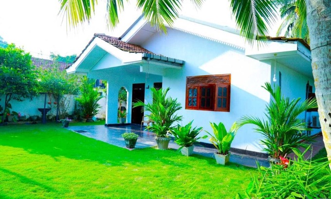 Weligama House | Villa Serenity 2A/C Bedrooms(weligama, Mirissa beach/Surfing, whale watching)/v