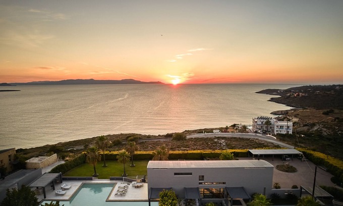 Chorafakia Villa | Villa Shanti with Panoramic Sunset Near Sandy Beach Kalathas