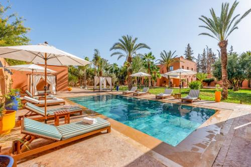 Annakhil Villa | Villa Simari Palmeraie Marrakech NOUVEAU! Petit déjeuner compris-Entièrement rénovée-Superbe piscine privée chauffée-Personnel de maison inclus-Grand jardin de 2000m2-Terrain de pétanque-Ambiance typique berbère-Havre de paix