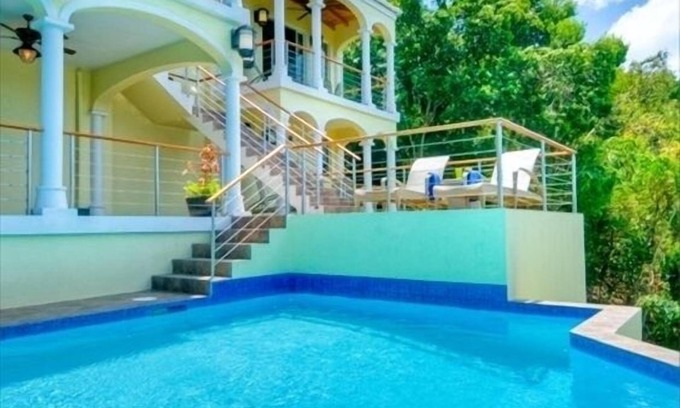Belmont Villa | Villa Sirenetta-Minutes from the beach!