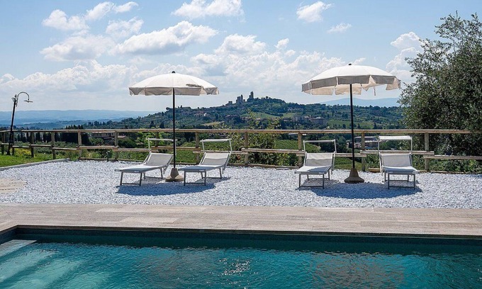 San Gimignano Villa | Villa Soffio: A characteristic and welcoming two-story ancient tuscan country house surrounded by meadows and by green hills, with Free WI-FI.