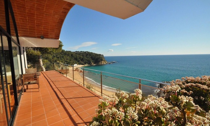 Lloret de Mar Villa | Villa 'Sol Solet' with Sea Views, Private Pool, and Wi-Fi