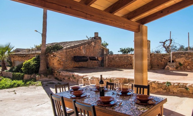 Campos Villa | Villa 'Son Lladonet' with Private Terrace, Private Garden and Wi-Fi