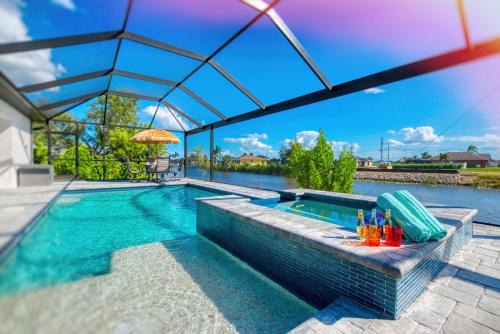 Burnt Store Villa | VILLA SOUTHERN ESCAPE - 4 BEDS - 3 BATHS - 8 GUESTS - WATERVIEW & POOL/SPA - INCL. 10% OFF BOAT RENTAL