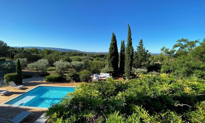 L'Isle-sur-la-Sorgue House | Villa Spacieuse au Calme Avec une Magnifique vue sur le Luberon et les Alpilles