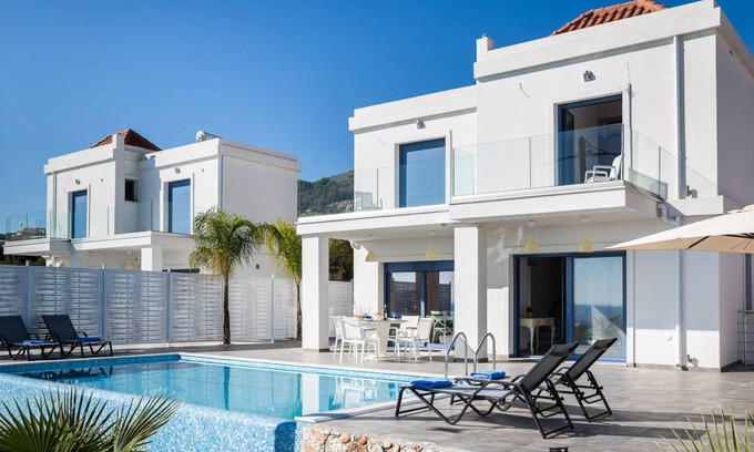 Skala Villa | Villa Starfish: Large Private Pool, Walk to Beach, Sea Views, A/C, WiFi