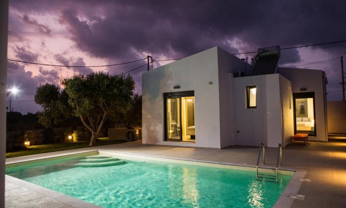 Skotino House | Villa Stavelia - Elegant villa close to the beach