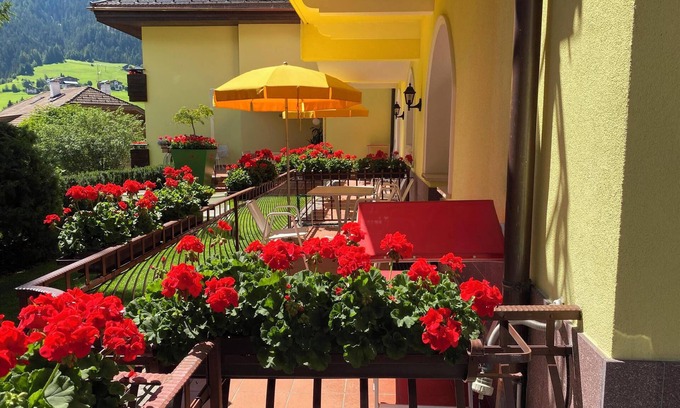 Ortisei Apartment | Villa Stella Apartment N52 near the ski lifts. Wi-Fi, terrace and garden