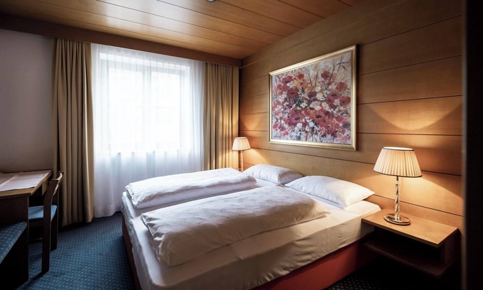 Ortisei Apartment | Villa Stella Apartment N 49 near the ski lifts with Wi-Fi and garden