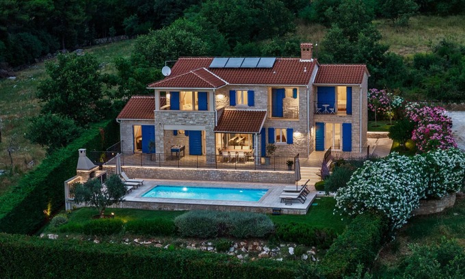 Strpacici Villa | Villa Sterpazzi for 8 people near Poreč with 38 m2 heated pool, sea view & wellness