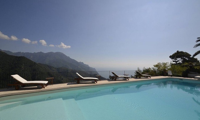 Ravello Villa | Villa Stilnovo Grande: A splendid and luminous two-story villa which faces the sun and the sea, with Free WI-FI.